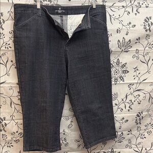 Liz Claiborne Dark Gray Relaxed Women’s Crop. Like new